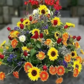 Trauergesteck Saisonblumen